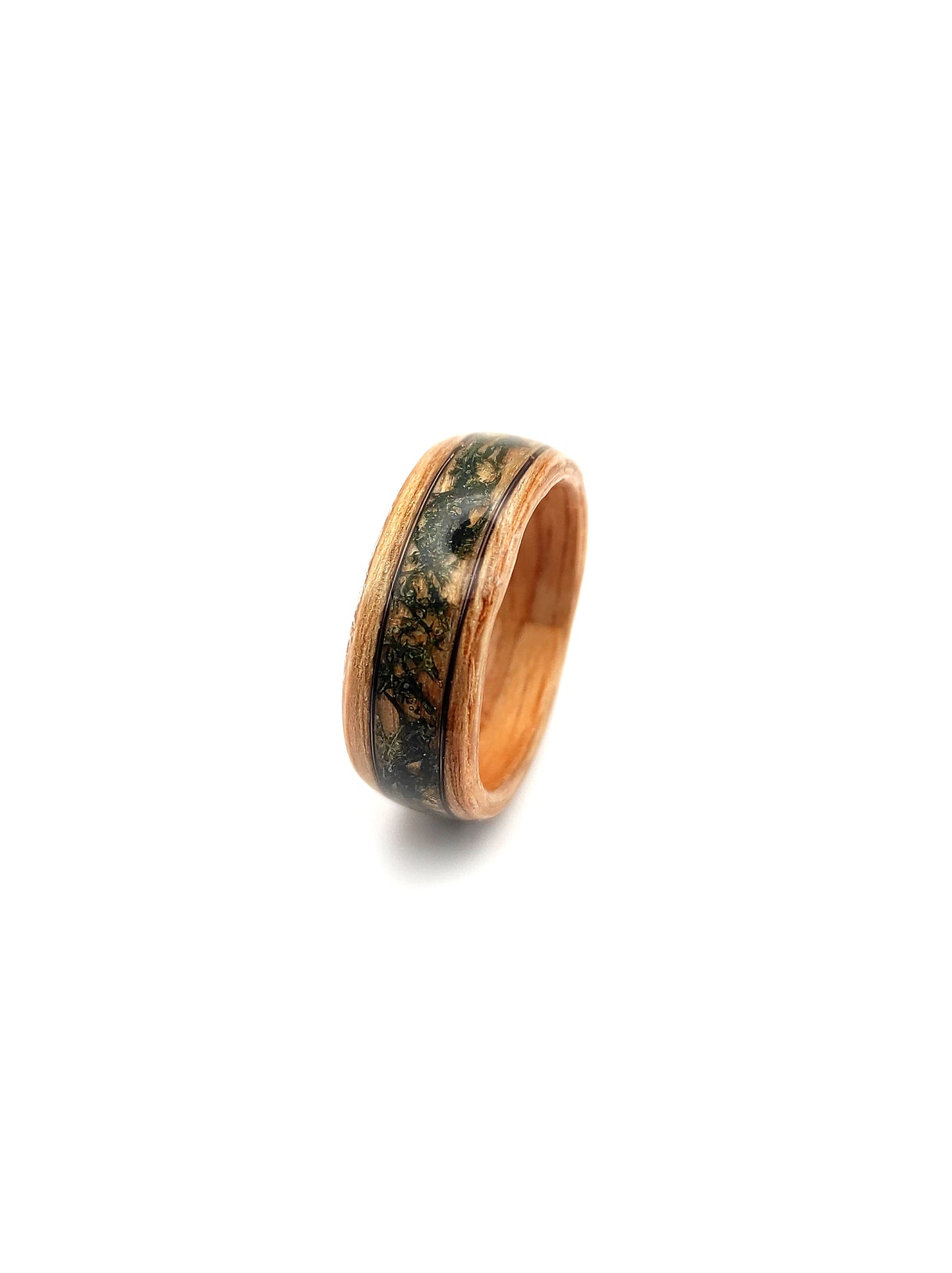 Forest Whisper – Wooden Ring with Natural Moss and Copper Vein
