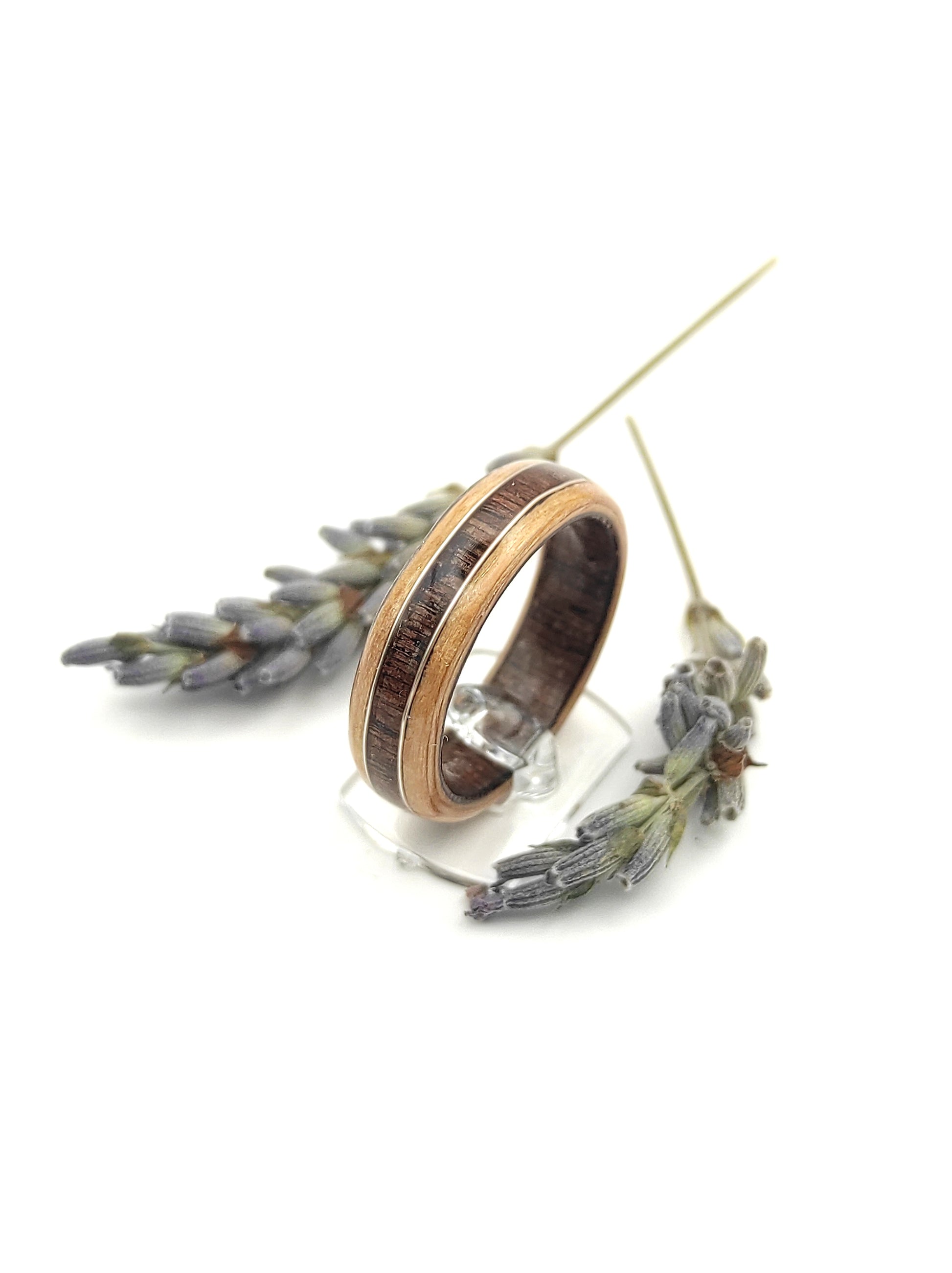 pierścionek z naturalnego drewna bukowego i wenge