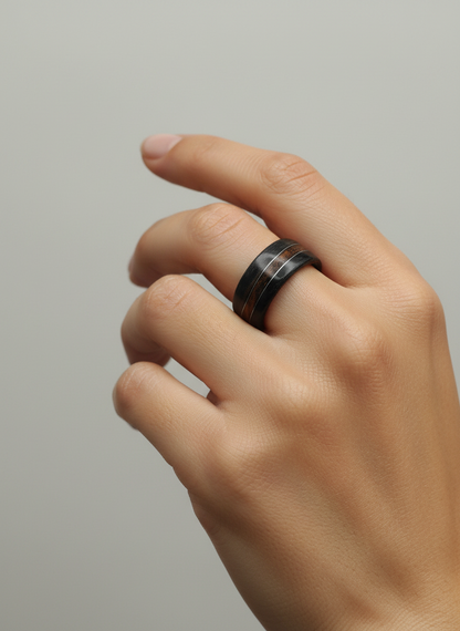 Pierścionek z hebanu z falą z drucika w kolorze srebrnym – kolekcja Fal