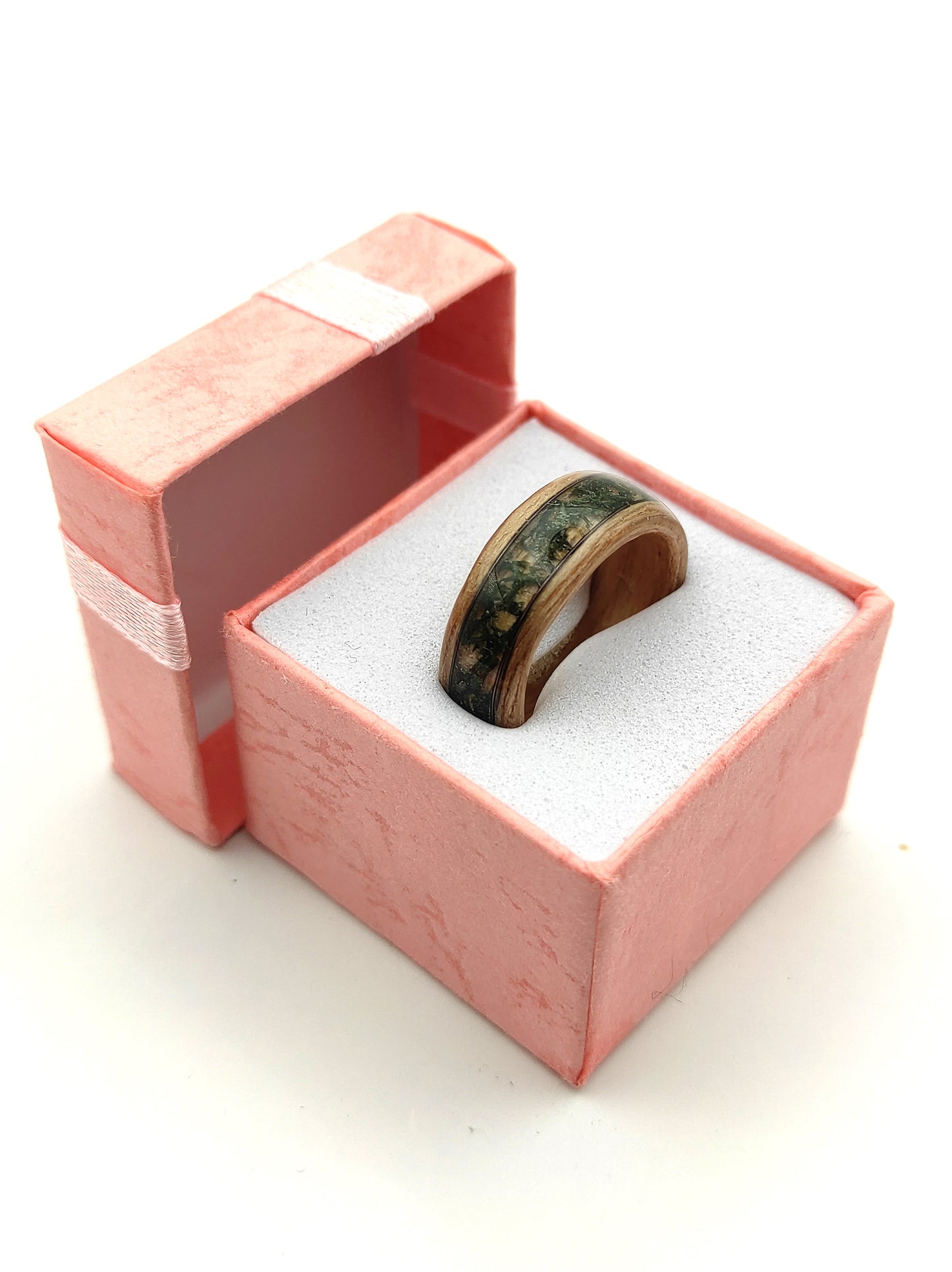 Forest Whisper – Wooden Ring with Natural Moss and Copper Vein