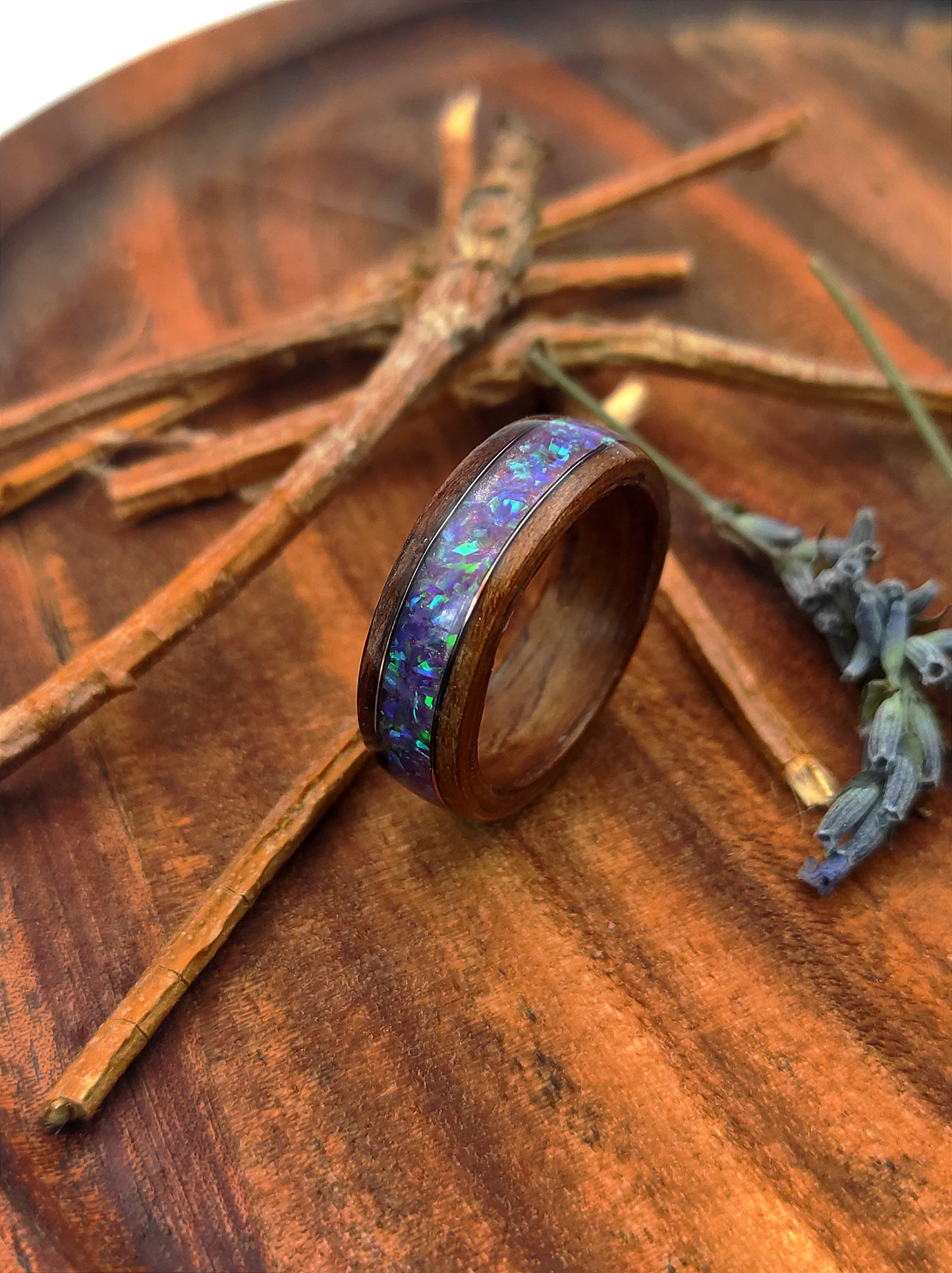 Plum Haze – Wooden Ring with Amethyst Dust and Silver Vein