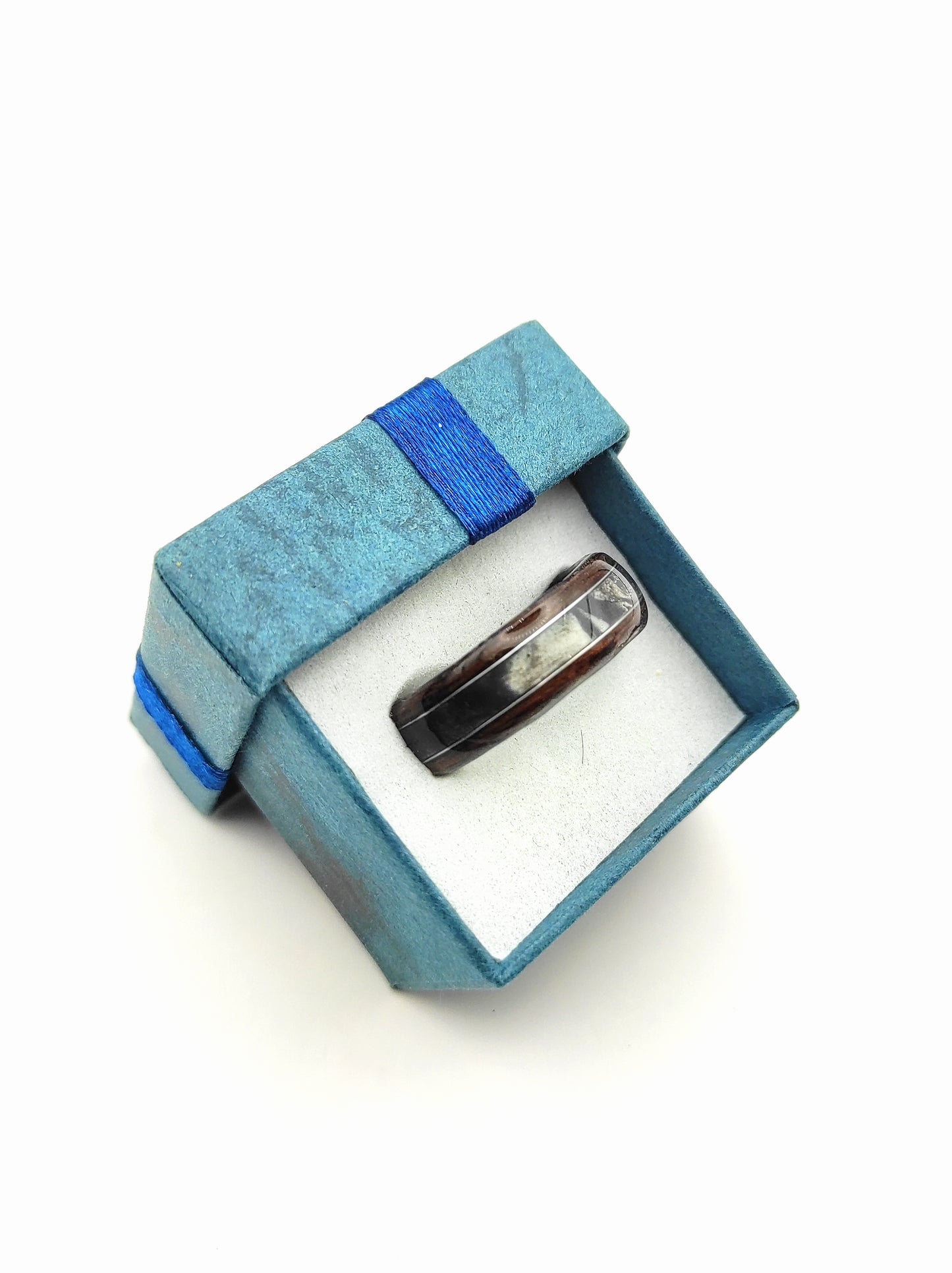 Korzeń Nocy - pierścionek z wenge i grafitowym celuoidem - WoodRingsByJet