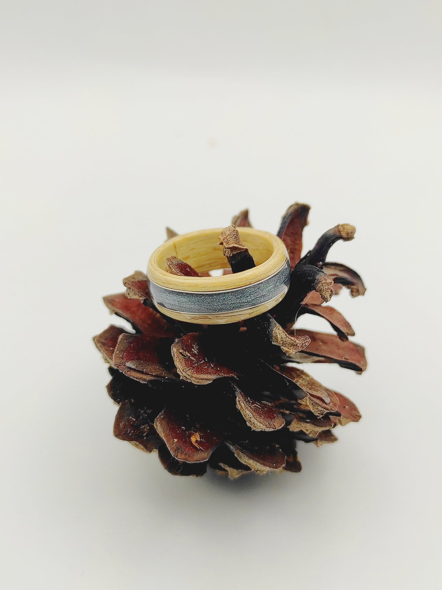 Smoke & Birch – Wooden Ring with Burnt Birch and Ash Vein