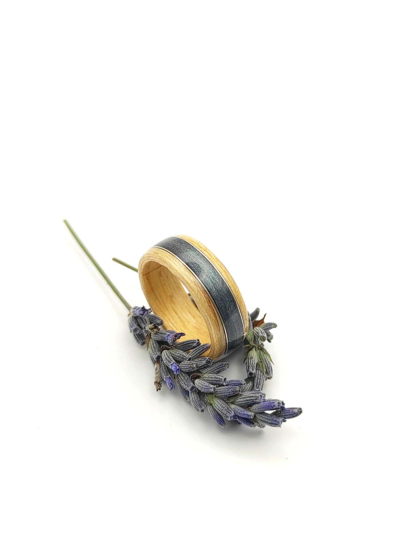 Smoke & Birch – Wooden Ring with Burnt Birch and Ash Vein