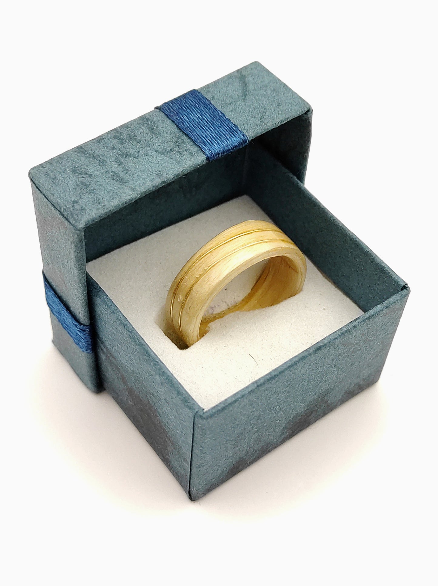 Klonowa Złota Fala – Drewniany pierścionek z ręcznie formowaną złotą wstawką