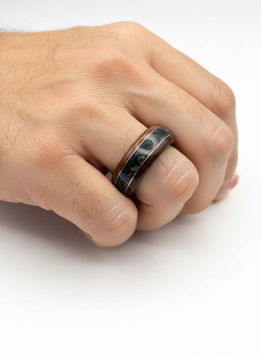 Korzeń Nocy - Ciemny Pierścionek z Naturalnego Drewna