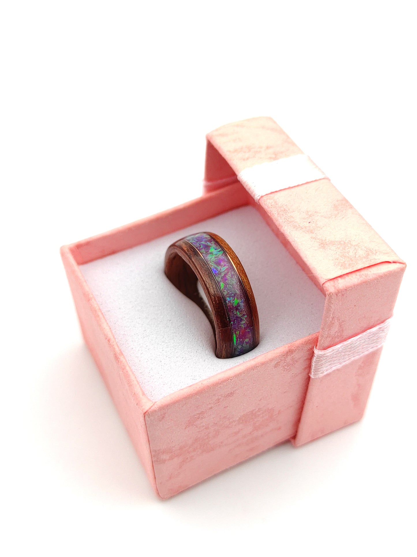 Plum Haze – Wooden Ring with Amethyst Dust and Silver Vein