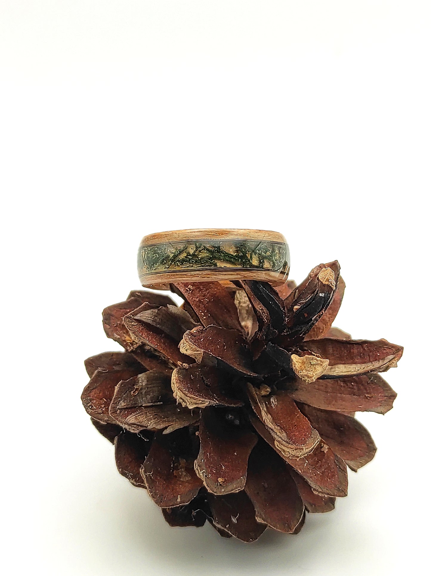 Forest Whisper – Wooden Ring with Natural Moss and Copper Vein