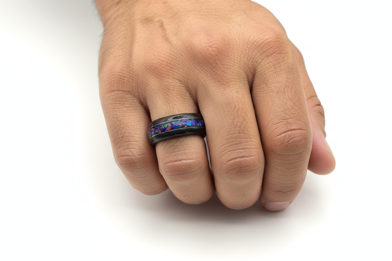 Pierścionek drewniany z opalem Midnight – dąb czarno-srebrny