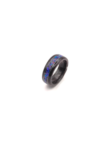 handmade drewniana obrączka z opalem Midnight 2–3 mm