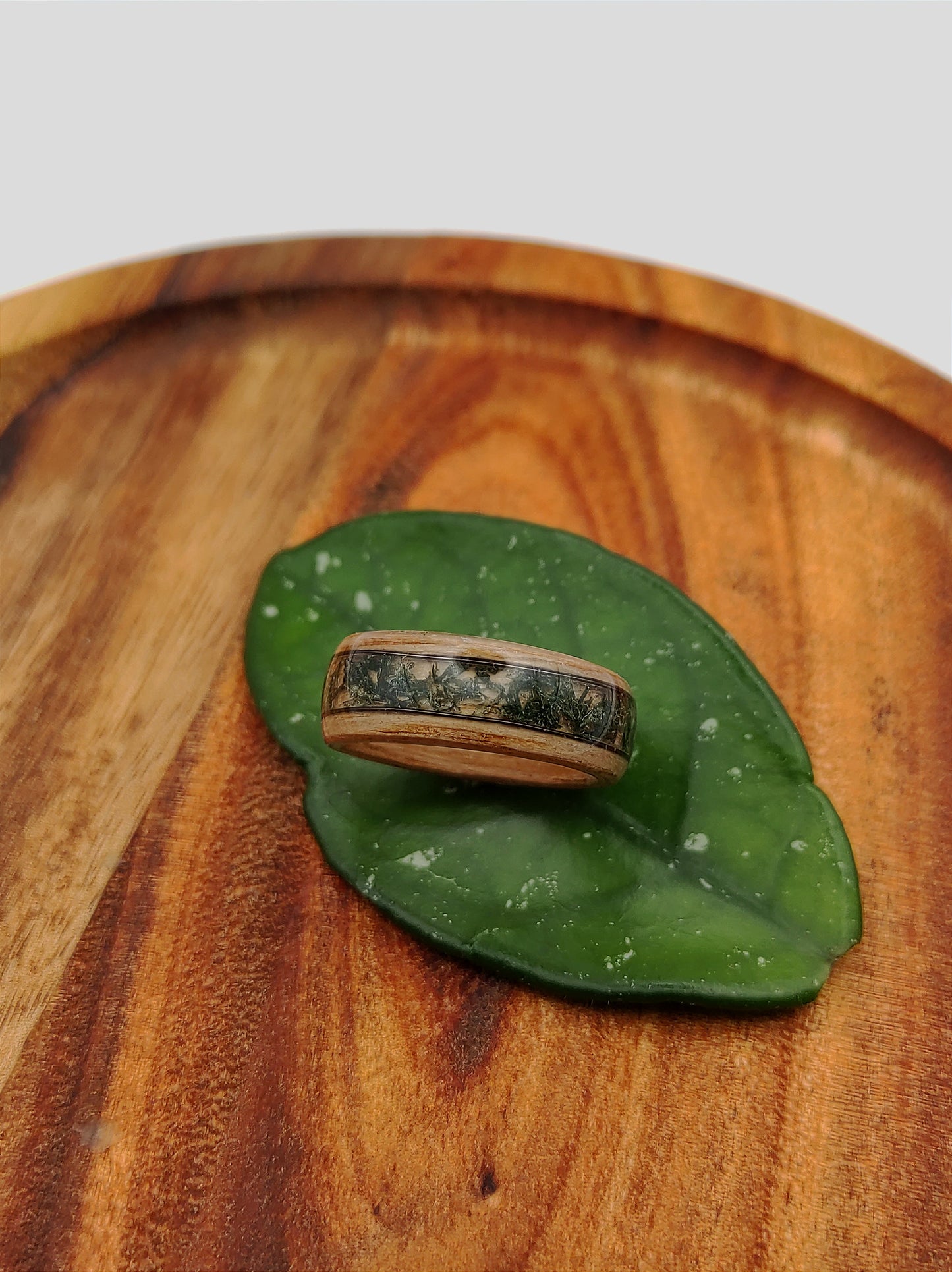 Forest Whisper – Wooden Ring with Natural Moss and Copper Vein
