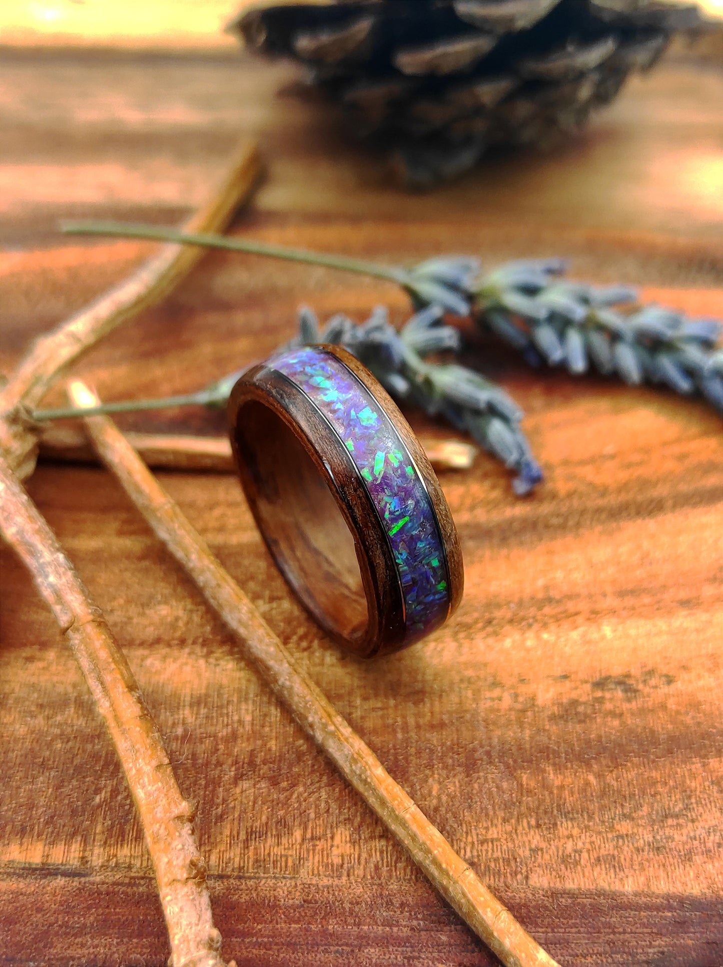 Plum Haze – Wooden Ring with Amethyst Dust and Silver Vein